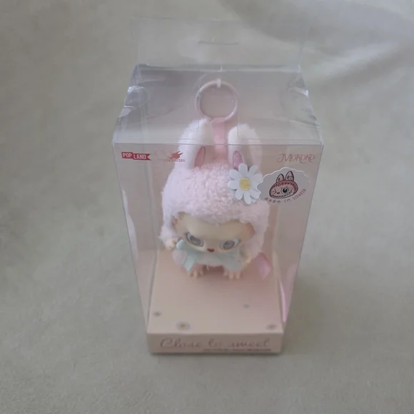 🩷Mokoko Close To Sweet Series Vinyl Plush Pendant with Pink Tag Version - Picture 2 of 10